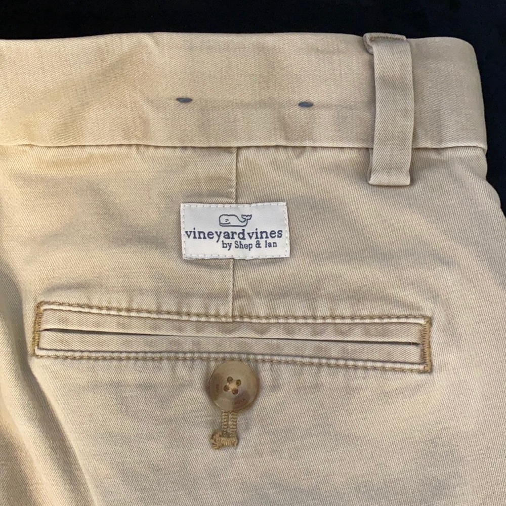 Vineyard Vines plain front khaki pants